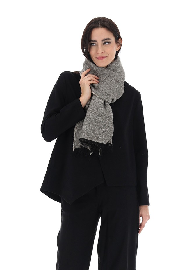 3 metodi per indossare una sciarpa da donna in modo fashion 1